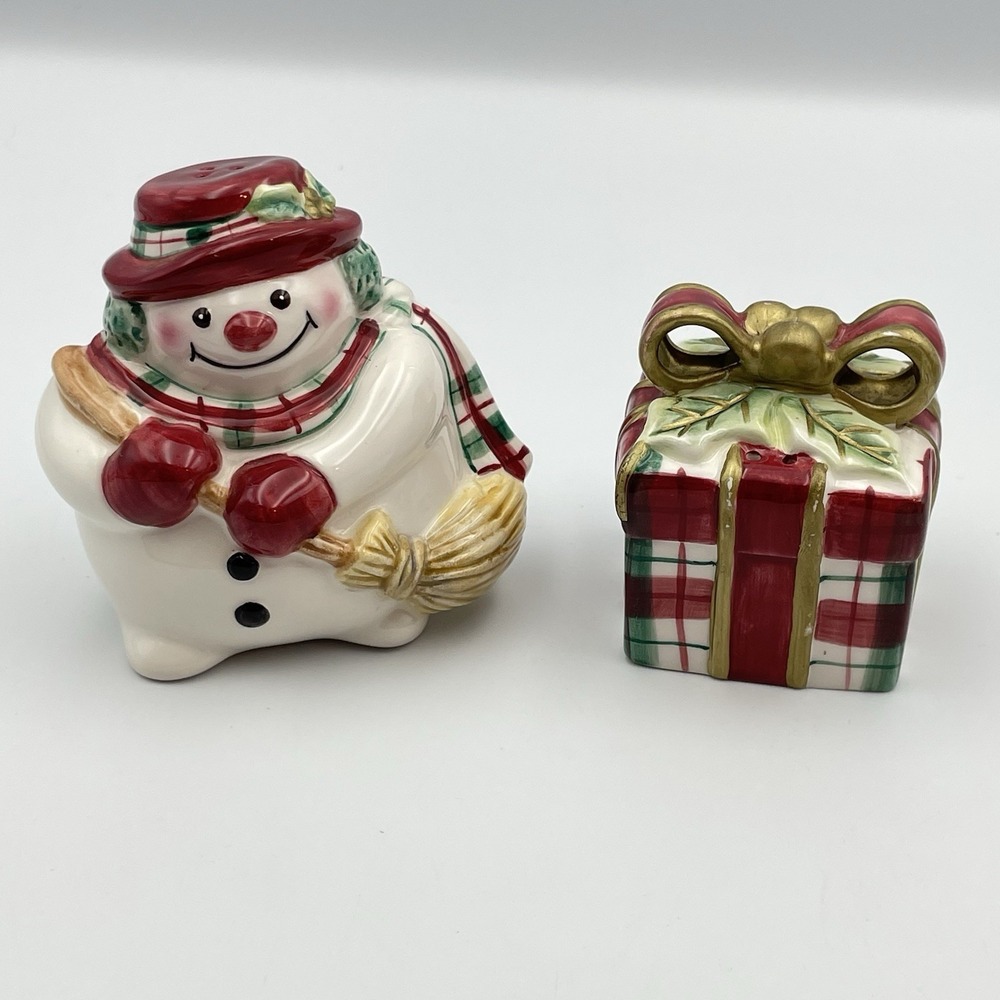 Fitz and Floyd Plaid Christmas Snowman & Gift Shaped Salt And Pepper Shaker Set‎